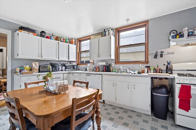 Photo - 3217 N Newhall St Unidad Lower