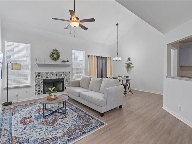 Photo - 5303 Edenbourgh Ln