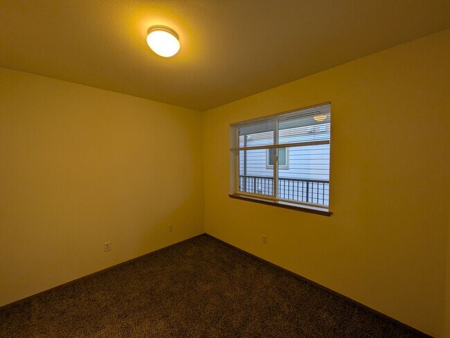 Photo - 2 Bed/1.5 Bath Apartment on Northwest Ave! Unidad 08-202