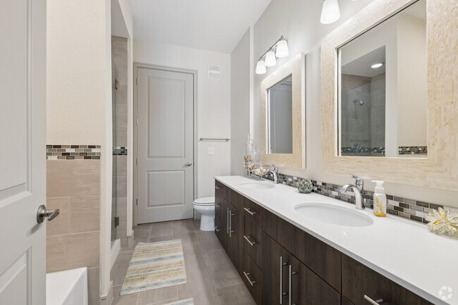 B2 2BR, 2BA - 1,117SF - Primary Bathroom