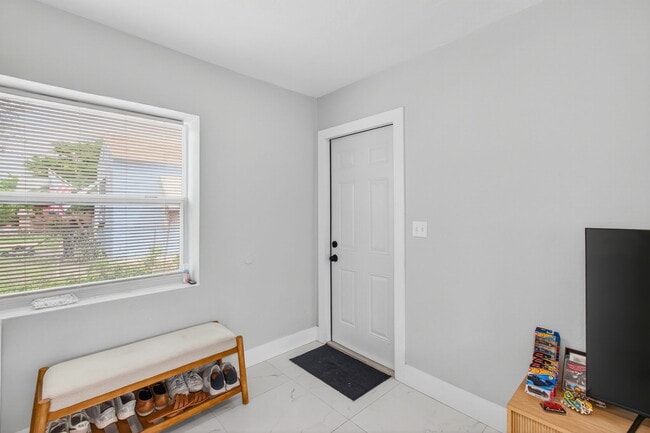 Photo - 614 N E St Unidad #1