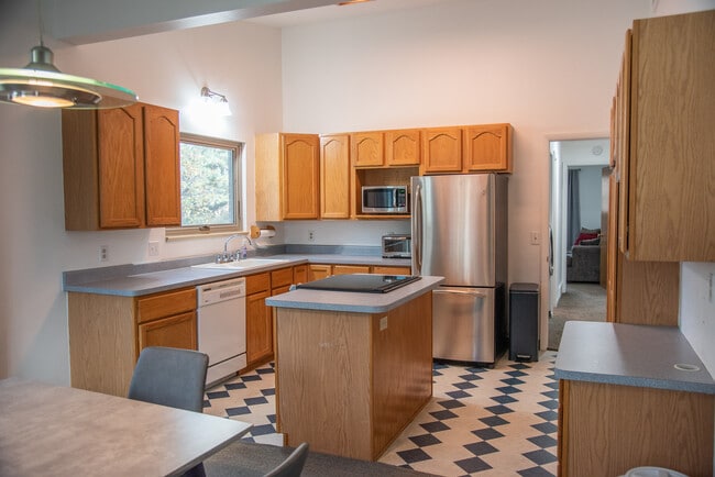 Photo - 9 Paramount Pky