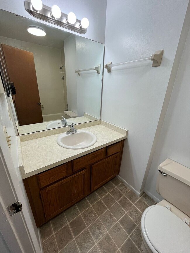 Photo - **COMING SOON** 2 Bedroom, 2.5 bathroom Townhouse near UCF