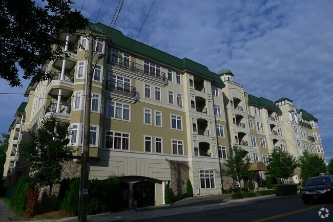 Wellington Greene - Wellington Greene Apartments
