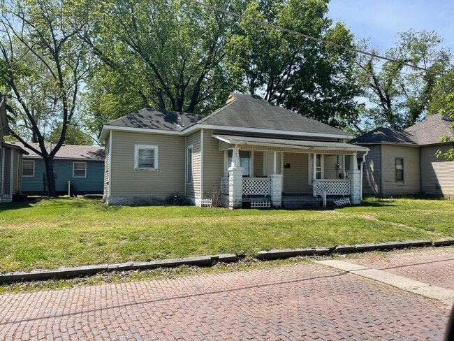 Photo - 301 W 1st St Casa
