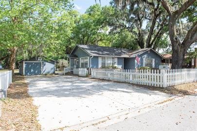 Building Photo - "Charming 3-Bedroom Home with 2 Full Baths in Prime Orange Park Location – 1523 Sq Ft of Comfort ...