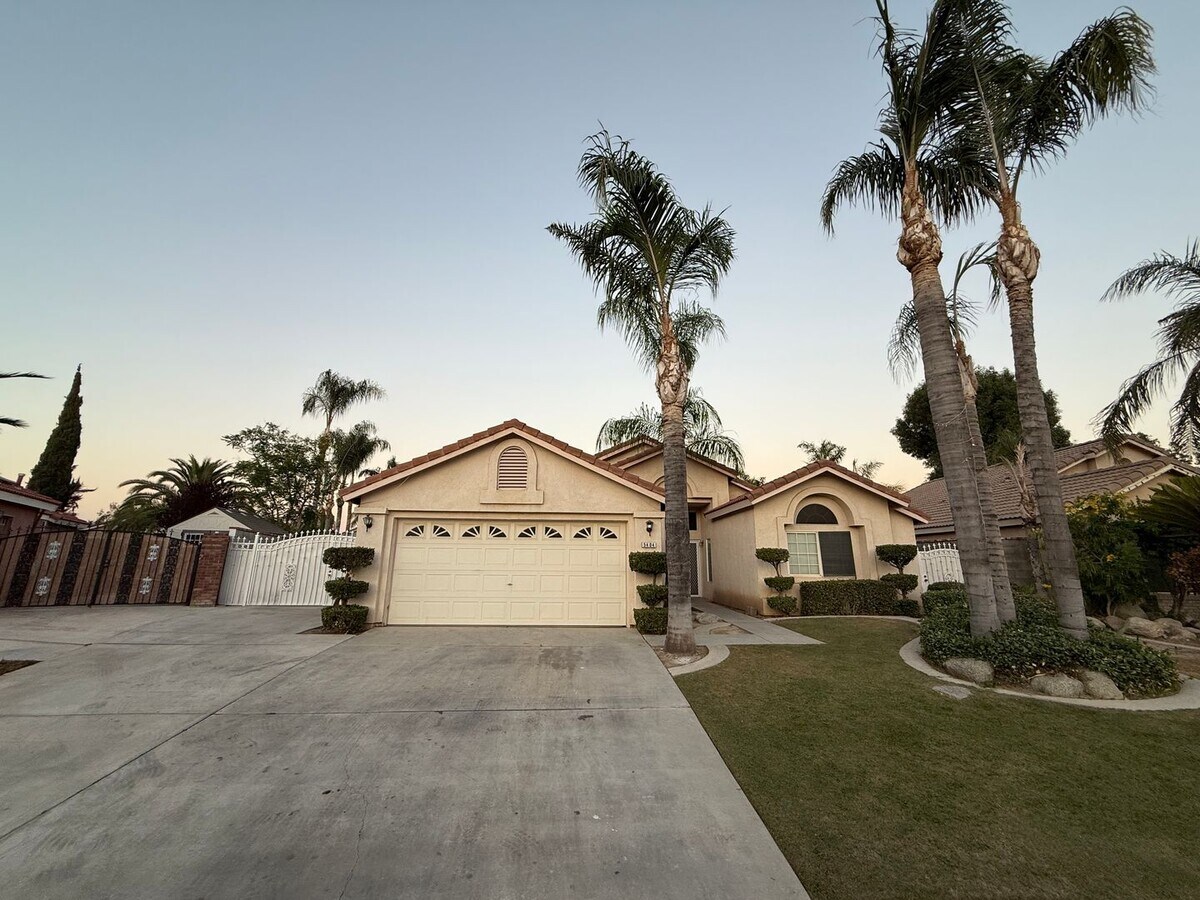 Spacious 4-Bedroom Home in Desirable Silve... - Spacious 4-Bedroom Home in Desirable Silve...