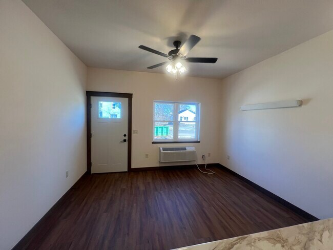 402 4th St E Unit 2