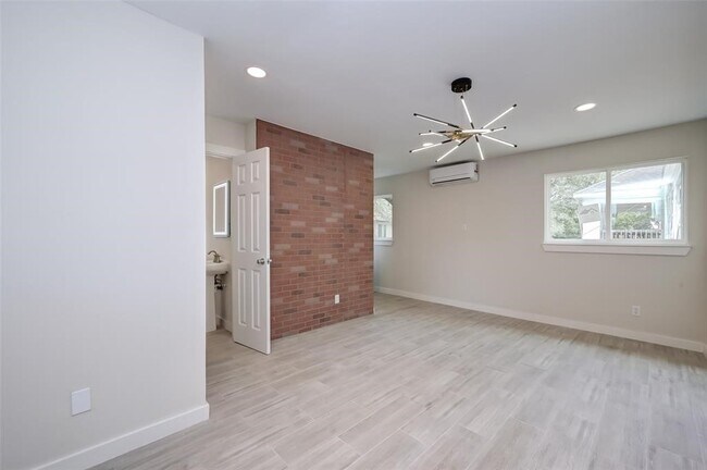 Photo - 1747 Wroxton Ct