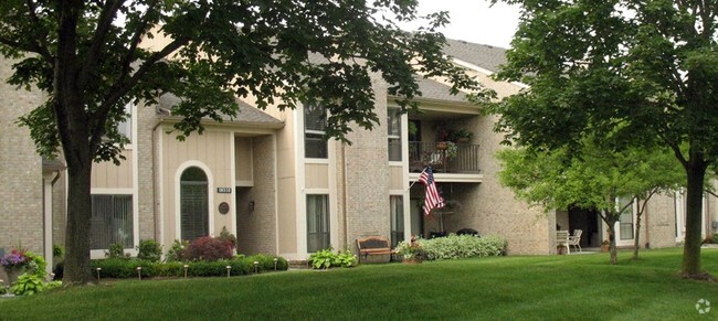 Private Entrances - Manors at Knollwood Rental