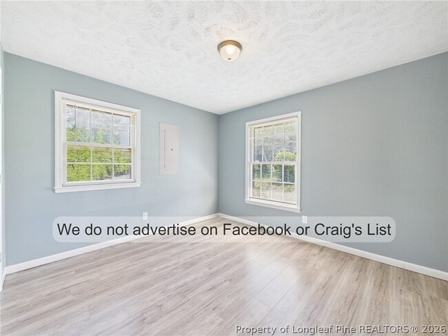 Photo - 5706 Selkirk Pl