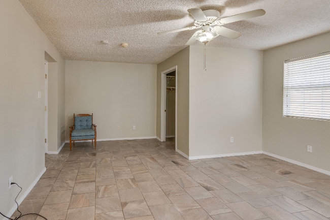 Photo - 406 Marsha St