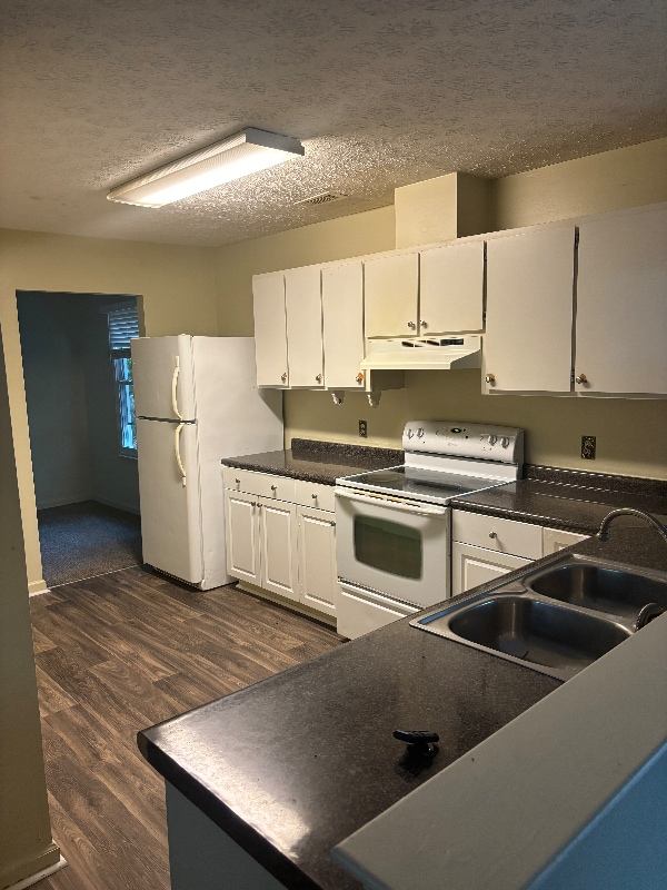 Photo - 2801 Henslowe Dr