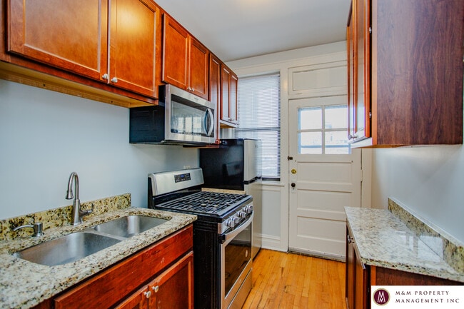 1000 - 1010 North Blvd