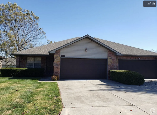 Building Photo - Ozark Duplex Rental