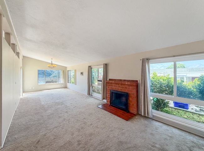 Photo - Stunning 3B/2BA Spacious House with Attached Garage and Large Yard in Clairemont!