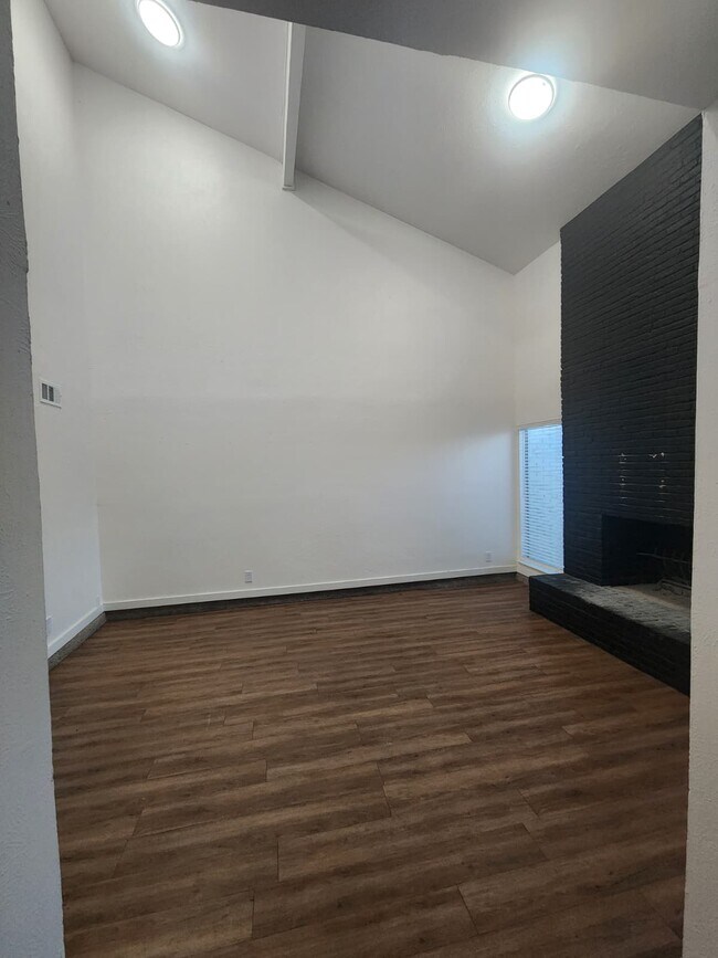 Photo - 210 Trellis Pl