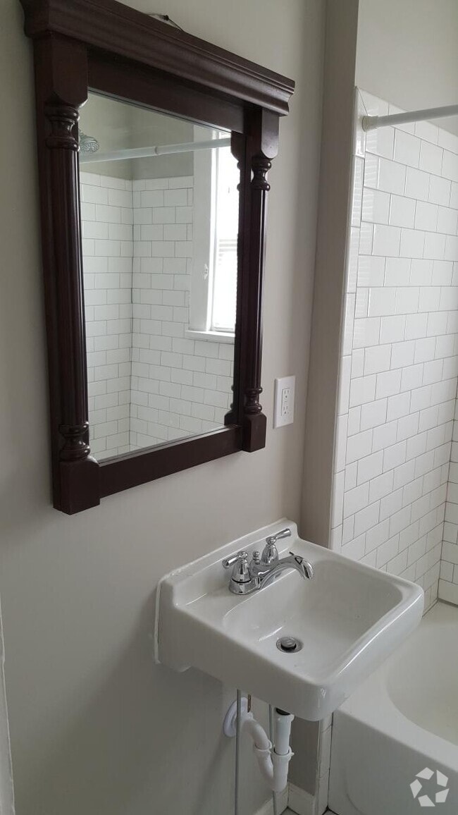 Building Photo - 1429 Tamm Ave Unit 1st floor South Rental