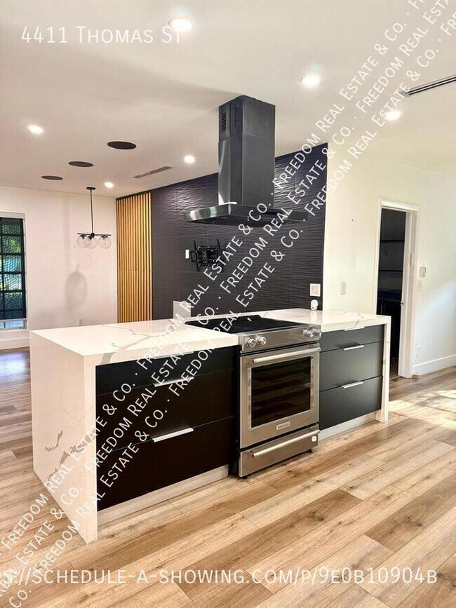 Photo - 4411 Thomas St