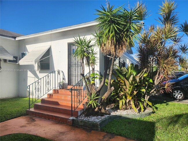 Building Photo - 1825 Lincoln St Unit CONDO ON THE BEACH