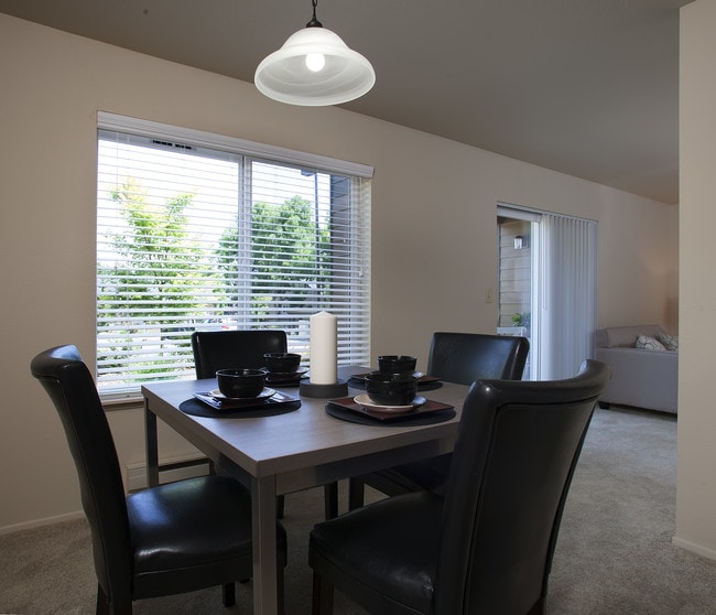 Stone Ridge Apartments For Rent in Clackamas, OR