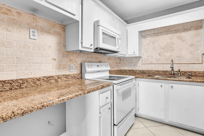 Photo - 5961 N Falls Cir Dr Unidad 309