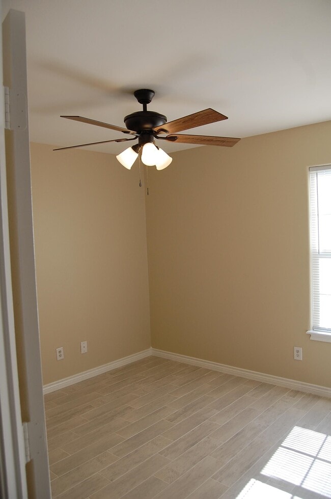 Photo - 1007 Warren Ave