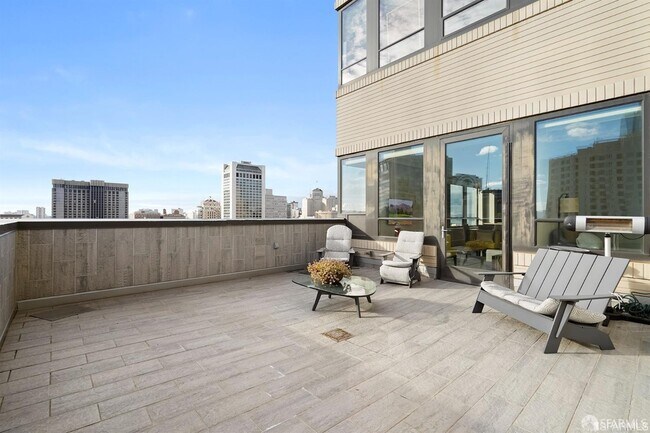 Photo - 690 Market St