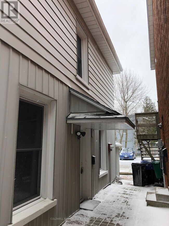 Photo - 59 B Wellington St E