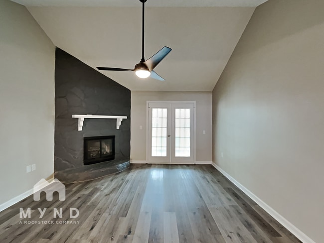 Photo - 208 Oak Cir N