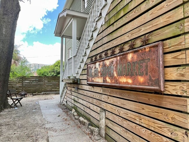 Photo - Available 8/1. Gorgeous 2 BR/1 BA Unit in the Historic East Side!