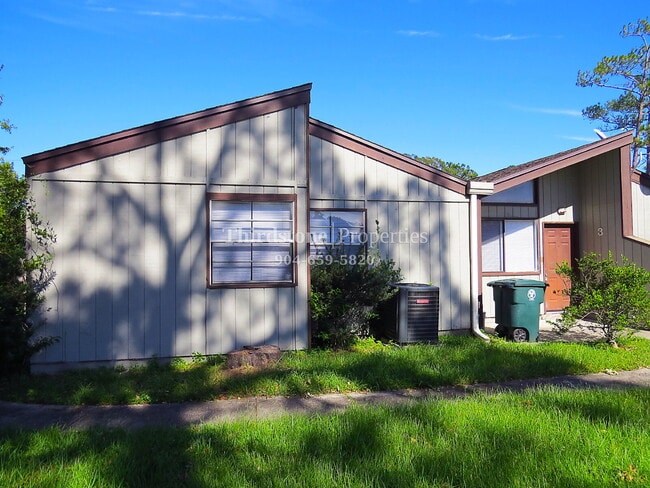 Building Photo - 8124 San Jose Manor Dr E Unit 1