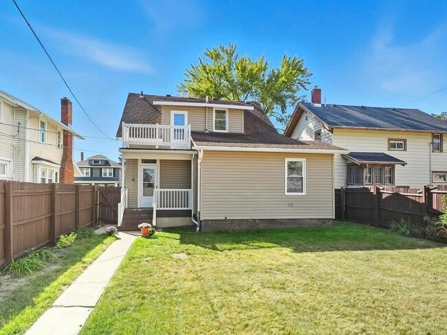 Photo - 121 E Branning Ave