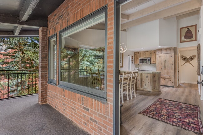 Photo - 731 S Mill St