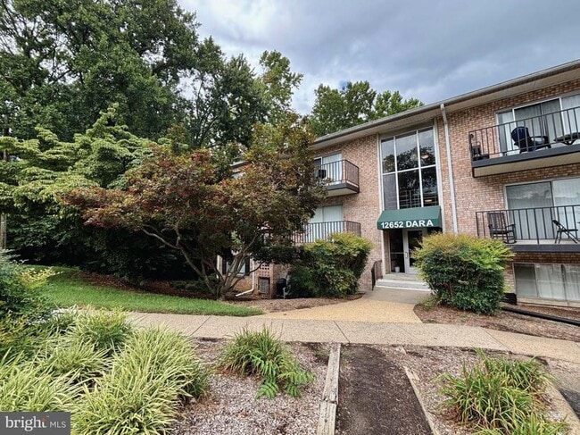 Building Photo - 12652 Dara Dr Unit 301