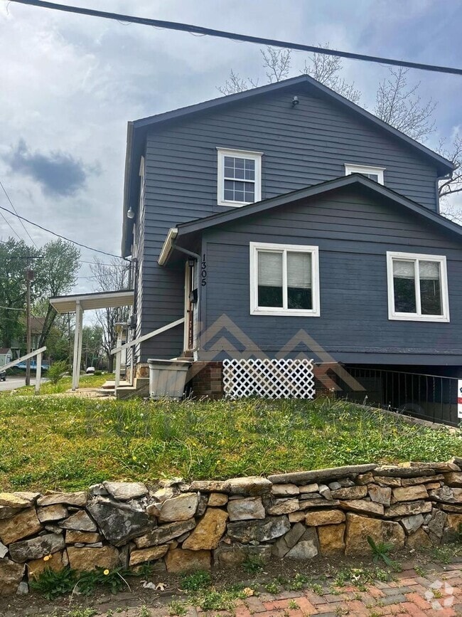 Building Photo - 1305 SW Clay St Unit 1 Rental
