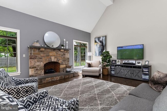 Photo - 1424 Evans Rd