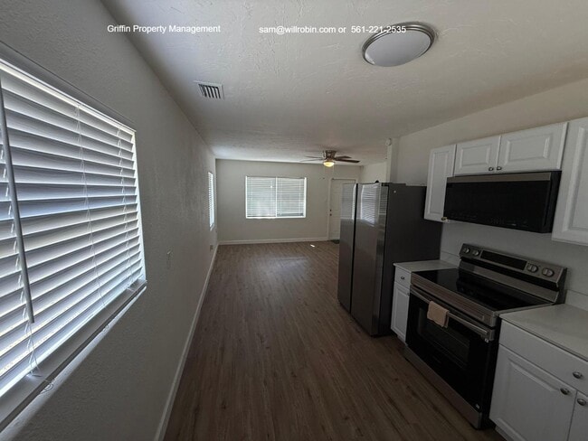 Photo - 64 W Myrtle St