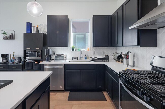 Photo - 5820 Sutherlin Rd