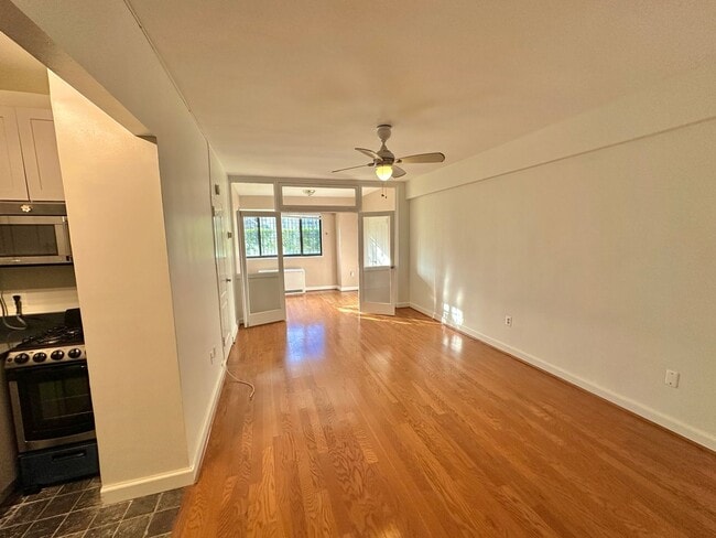 Photo - FREE RENT! Spectacular Scott Circle Solari... Unidad 4