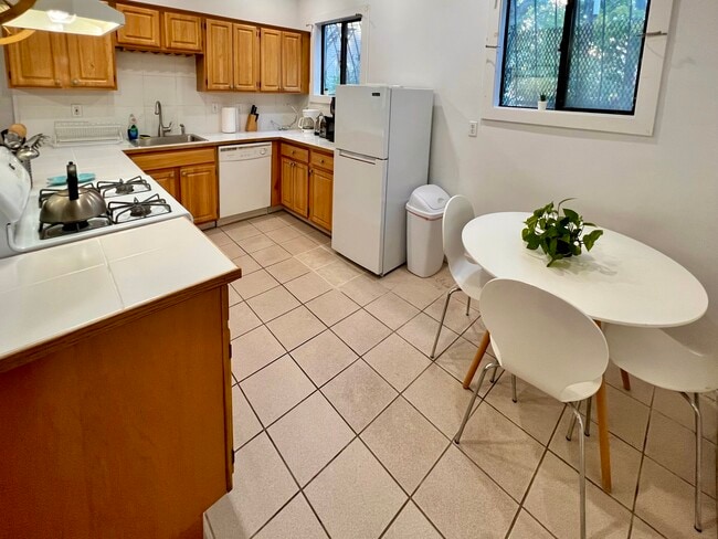 Building Photo - 1 Torpie St Unit 1T