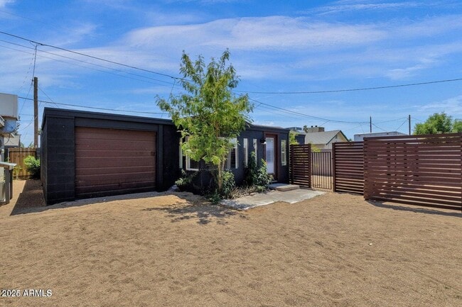 Building Photo - 2107 W Wilshire Dr Rental