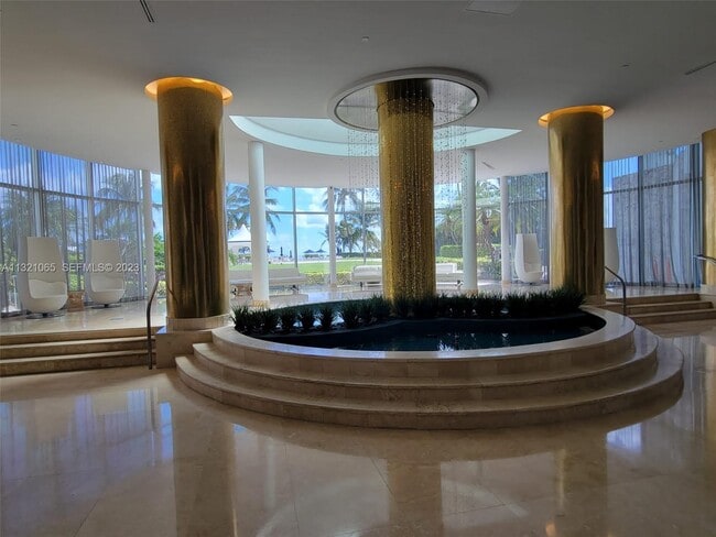 Building Photo - 5151 Collins Ave Unit 1036