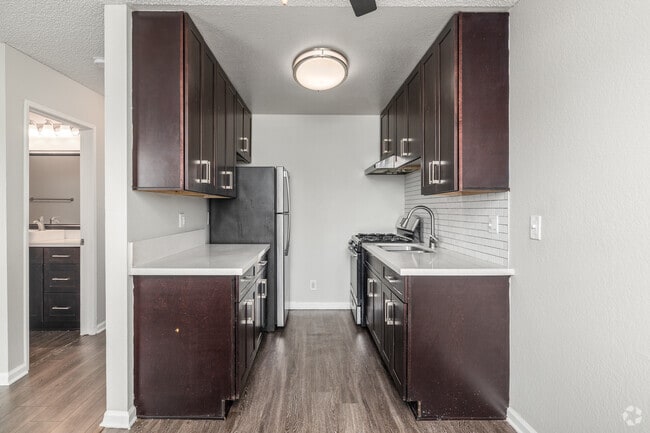 2BR, 1BA - 700SF - Kitchen