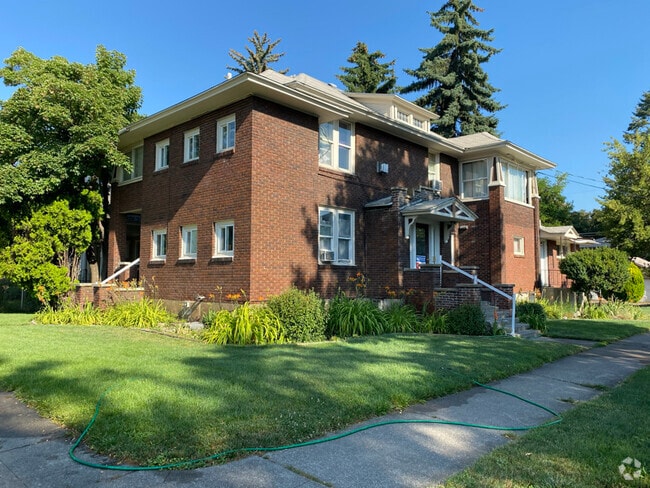 Building Photo - 1605 N Madison St Rental