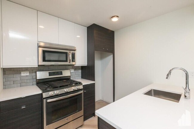 Photo - 1 bedroom in Chicago IL 60613 Unit 954-B101