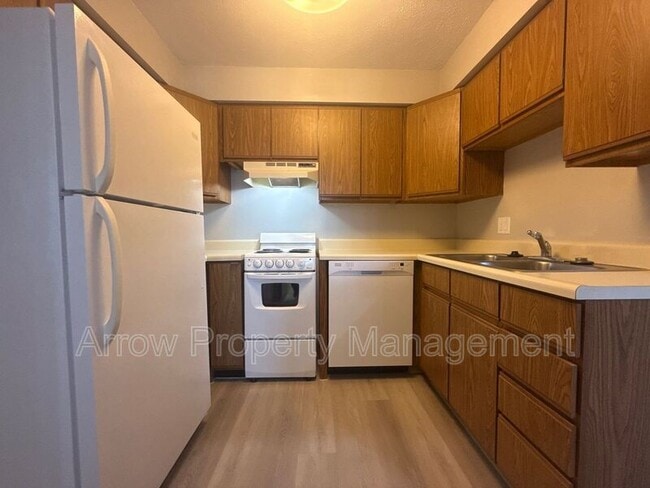 Photo - 208 E 5th St