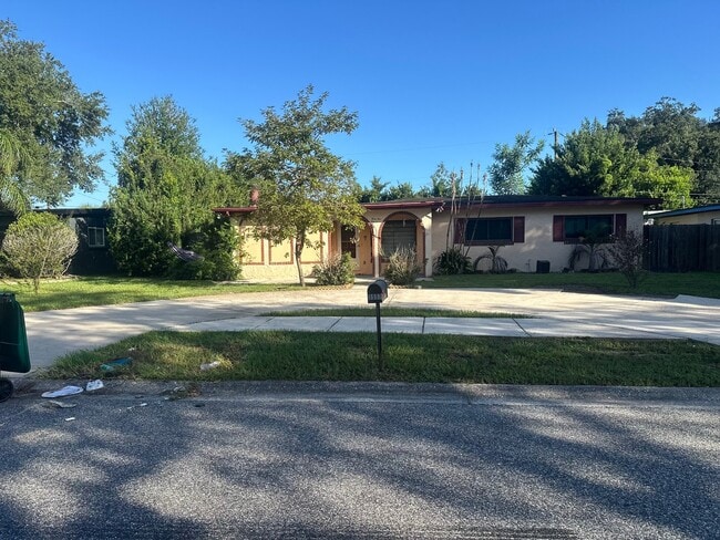 3557 Arbutus Ln