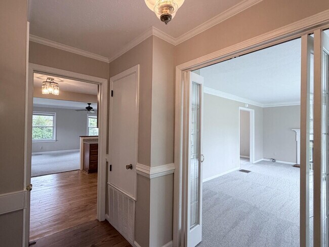 Photo - 725 Wildflower Ln