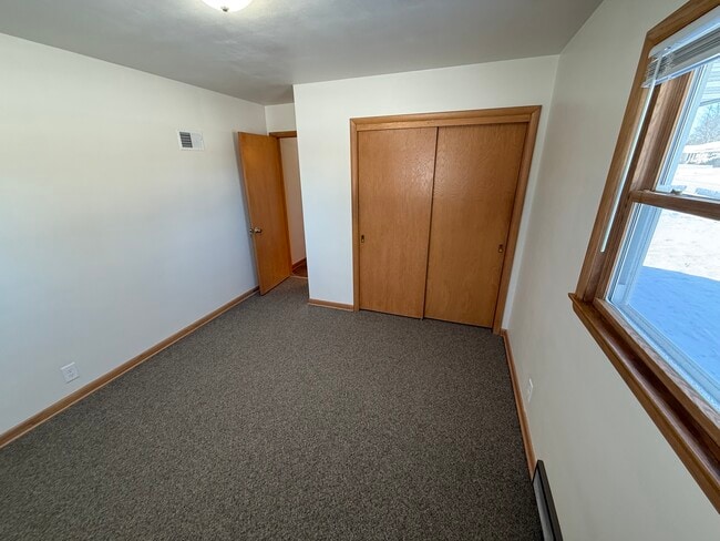 Bed1 - 1616 Sunset Ridge Dr